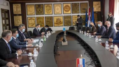Predsjednik Vlade RH Andrej Plenković na radnom sastanku s gradonačelnikom Ivicom Puljkom: Iskazana obostrana želja i volja za suradnjom