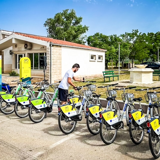 „Biraj biciklu!“ – nakon Podstrane i Klisa, sustav javnih bicikala otvoren u Dicmu