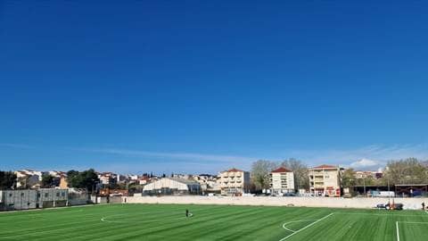 Ulažemo u sportsko – rekreacijsku infrastrukturu: Pogledajte obnovljene nogometne terene u Stobreču